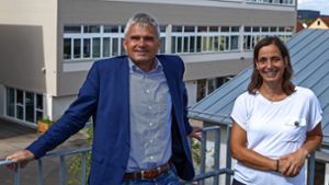 Verena Gebre und  Bürgermeister Holger Albrich freuen sich, dass  die zweite Sachsenheimer Sommerschule stattfindet. Foto: Oliver Bürkle