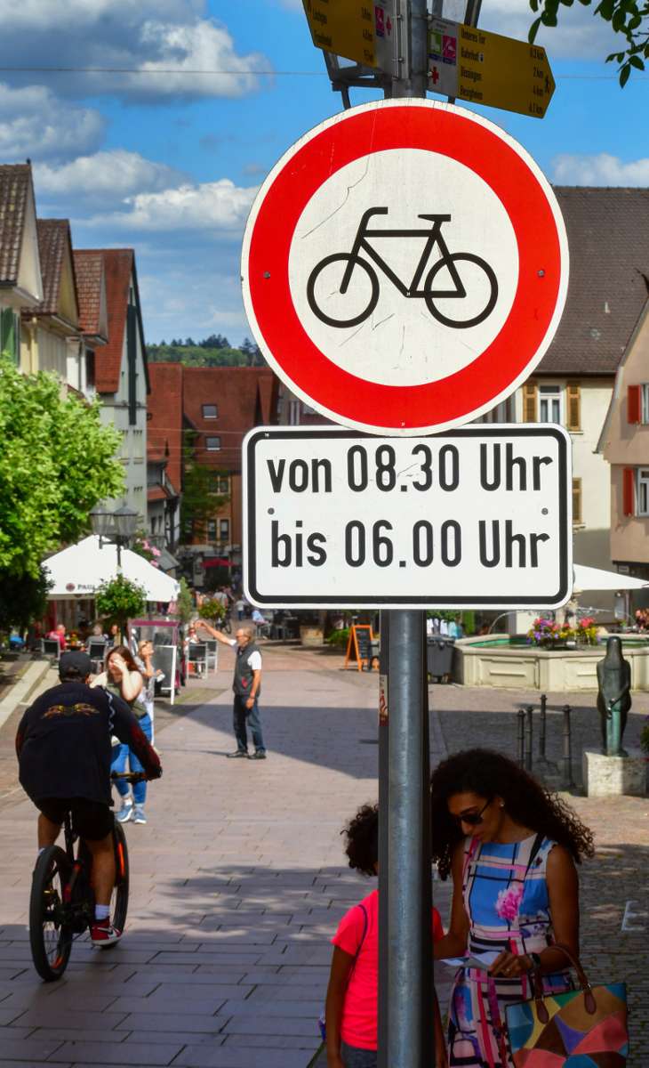 Bietigheim-Bissingen kontrolliert in der Fußgängerzone: 19 Radler halten sich nicht ans Verbot