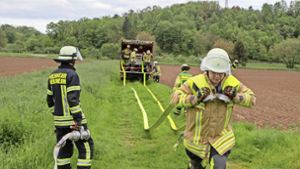 Bei der Übung wurde eine vier Kilometer lange Leitung bis zum angenommenen Waldbrand im Löchgauer Tal  gelegt. Foto: /Oliver Bürkle