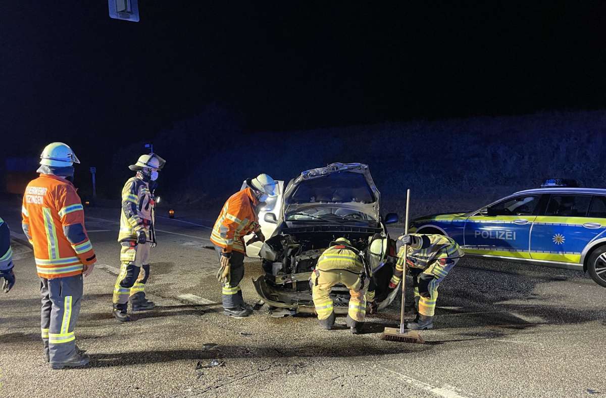 Ditzingen: Autos stoßen zusammen - Zwei Leichtverletzte