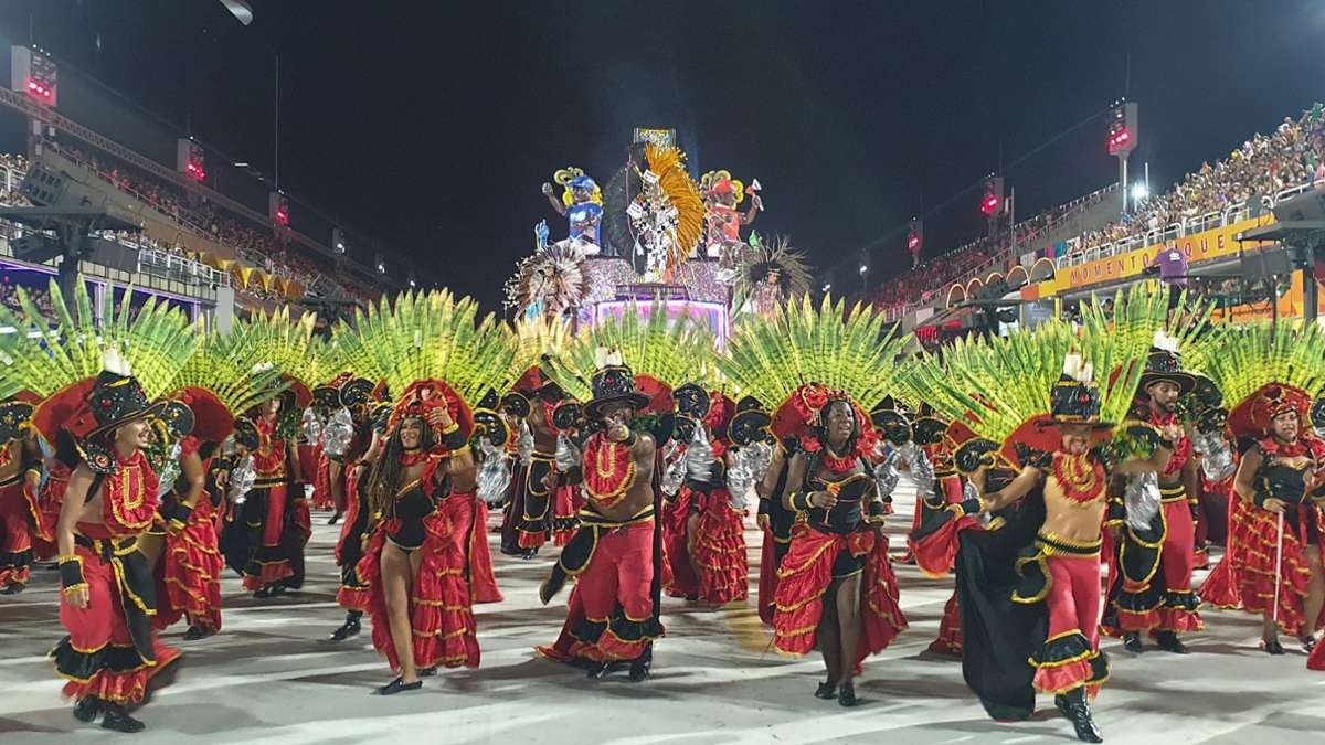 Brauchtum: Spektakel am Zuckerhut: Karnevalsumzüge im Sambodrom in Rio