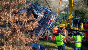 Umgekipptes Müllauto in Sachsenheim: Bergung dauert einen Tag