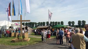 Die Zeltkirche, hier eine Aufnahme aus Steinheim/Memmingen, wird als gemeinsame Aktion der Gesamtkirchengemeinde vom 10. bis zum 24. Juli 2022 am südöstlichen Ortsrand von Hohenhaslach in Richtung Großsachsenheim stattfinden.  ⇥ Foto: Landeskirche