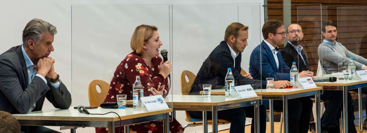 Podiumsdiskussion zur Bundestagswahl am Beruflichen Schulzentrum Bietigheim-Bissingen: Kritische Fragen zum Klimaschutz