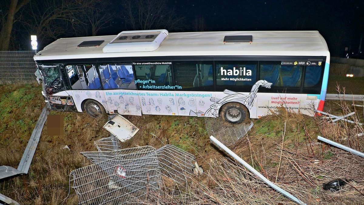 Schwerer Unfall bei Möglingen: Linienbus kollidiert mit Transporter – Busfahrer stirbt