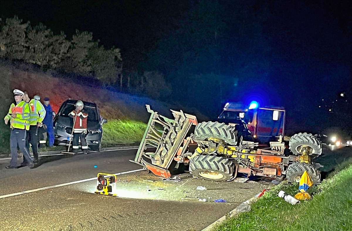 Unfall bei Walheim: Traktorfahrer bei Kollision mit Auto schwer verletzt