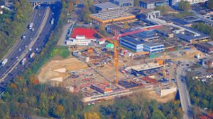 Ein Blick auf die Baustelle der Oscar-Paret-Gesamtschule in Freiberg, die ein innovatives Energiekonzept erhält. ⇥ Foto:       Werner Kuhnle