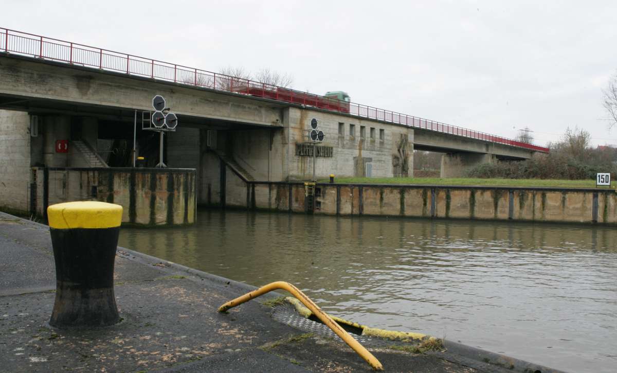 Sanierungen in Ingersheim: Neckarbrücke 14 Wochen gesperrt