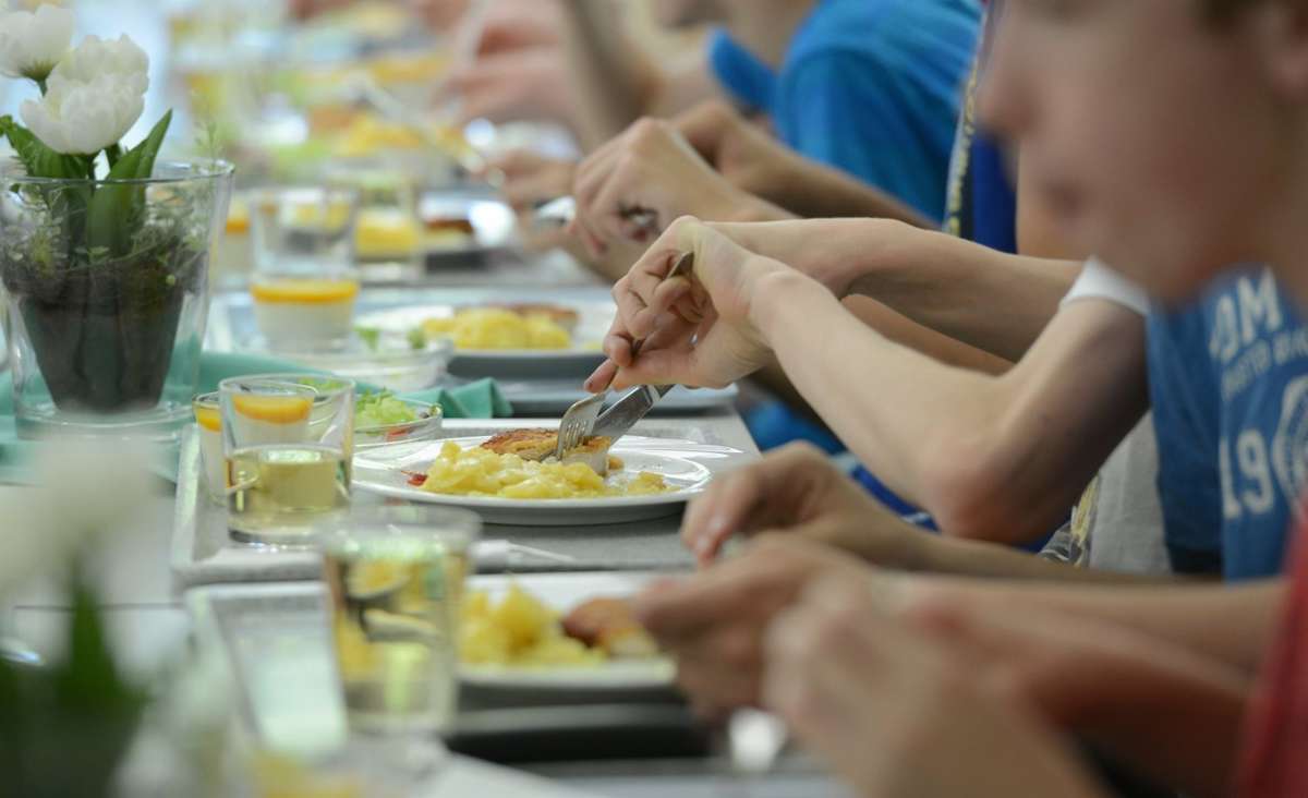 Neues Verpflegungskonzept für Gymnasien, Sandschule und Kitas: Einmal pro Woche gibt es schwäbische Kost