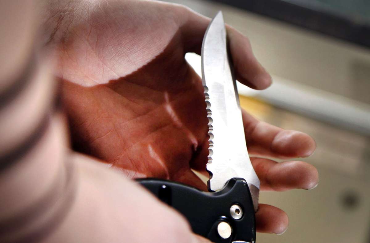 Ludwigsburg: Passant mit Messer attackiert