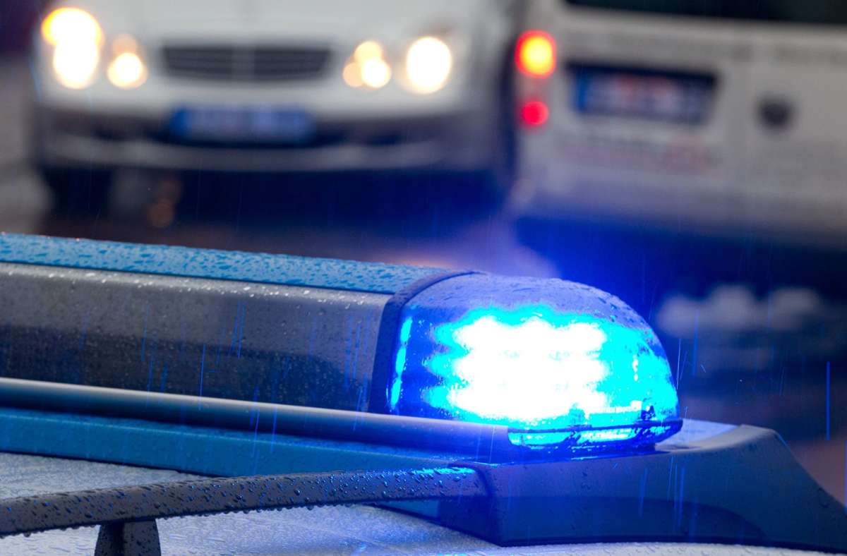Kurioses aus Ludwigsburg: Betrunkener Unfallfahrer will Polizisten foppen