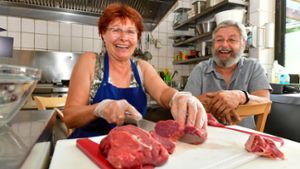 Mit Begeisterung kocht Zana Djirlic seit vier Jahrzehnten. Die lebensfrohe Köchin bereitet in ihrer Küche der Vereinsgaststätte des TSV Kleinsachsenheim mit BZ-Redakteur Jürgen Kunz ihr Leibgericht zu und erzählt aus ihrem Leben.⇥
