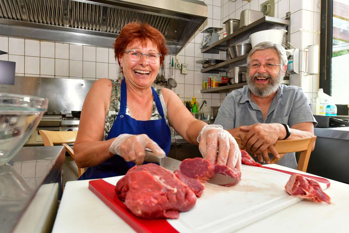 BZ-Serie: Die Begeisterung fürs Kochen ist bei Zana Djirlic ungebrochen: 40 Jahre am Herd – der Liebe wegen