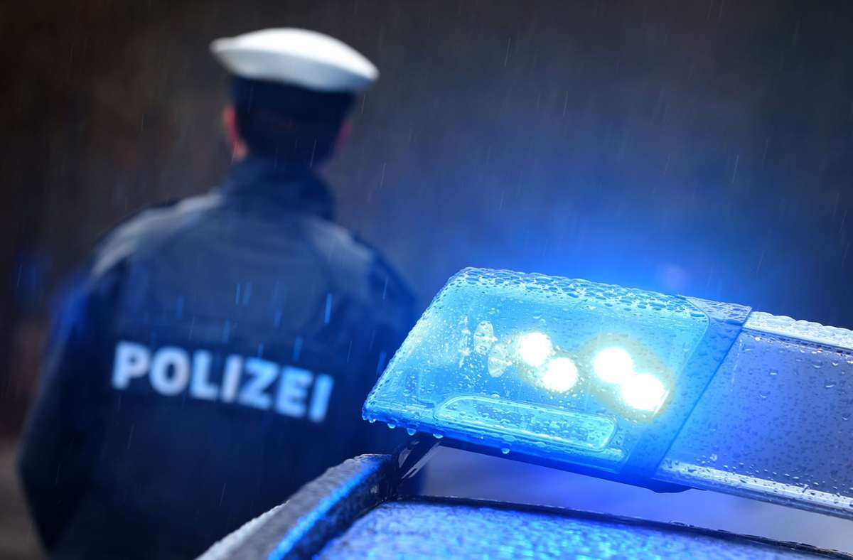 Vorfall in Ludwigsburg: Unbekannter stößt 29-Jährigen aus Linienbus – Zeugen gesucht