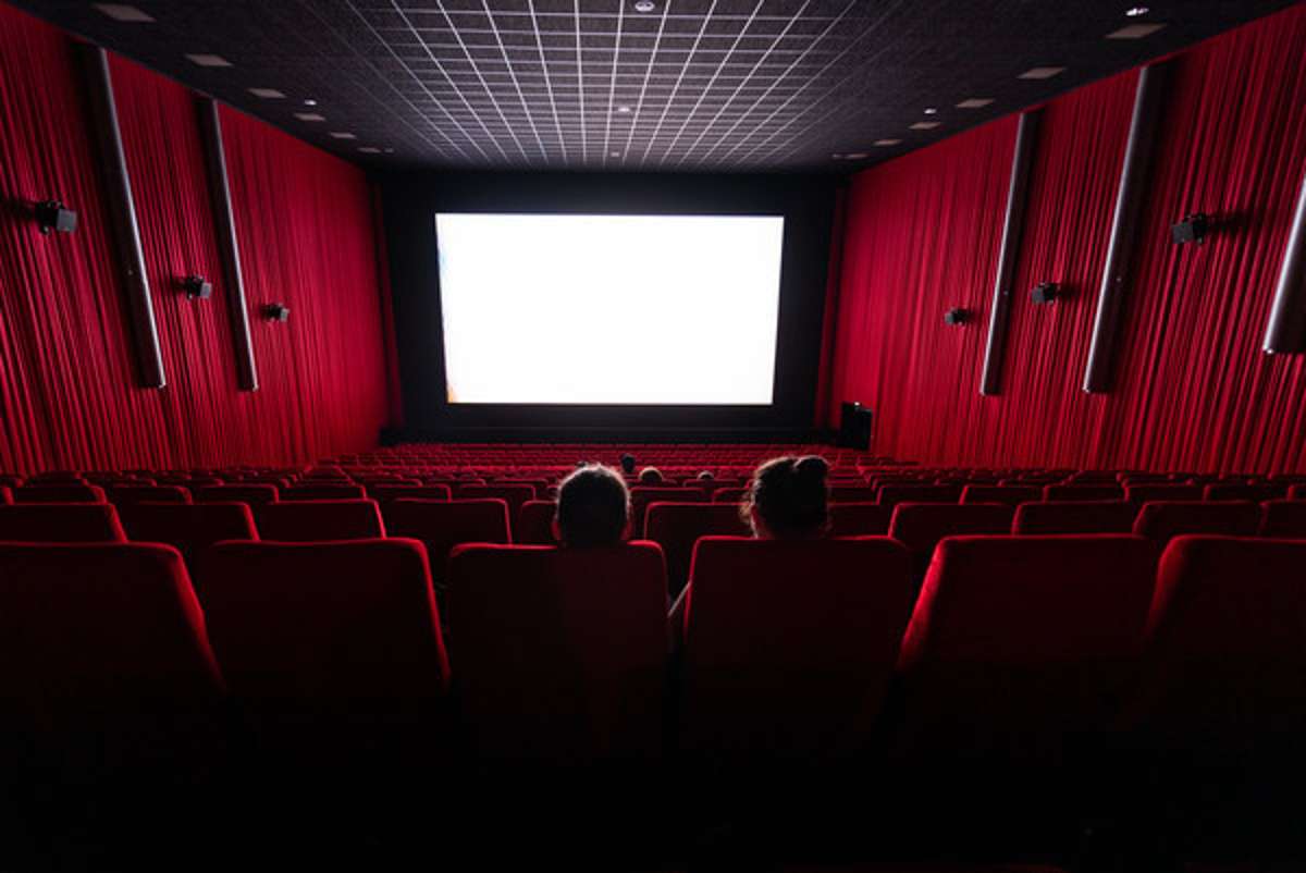 Die Pandemie belastet die Kultur: Kinos sind leer – Konzerte beliebt