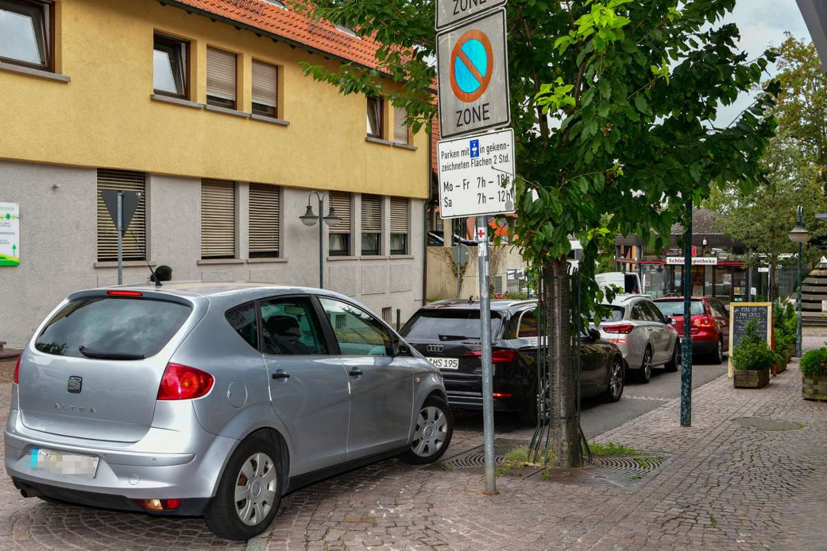 Häufige Kontrollen in der Innenstadt von Sachsenheim: Mehr Druck auf Falschparker