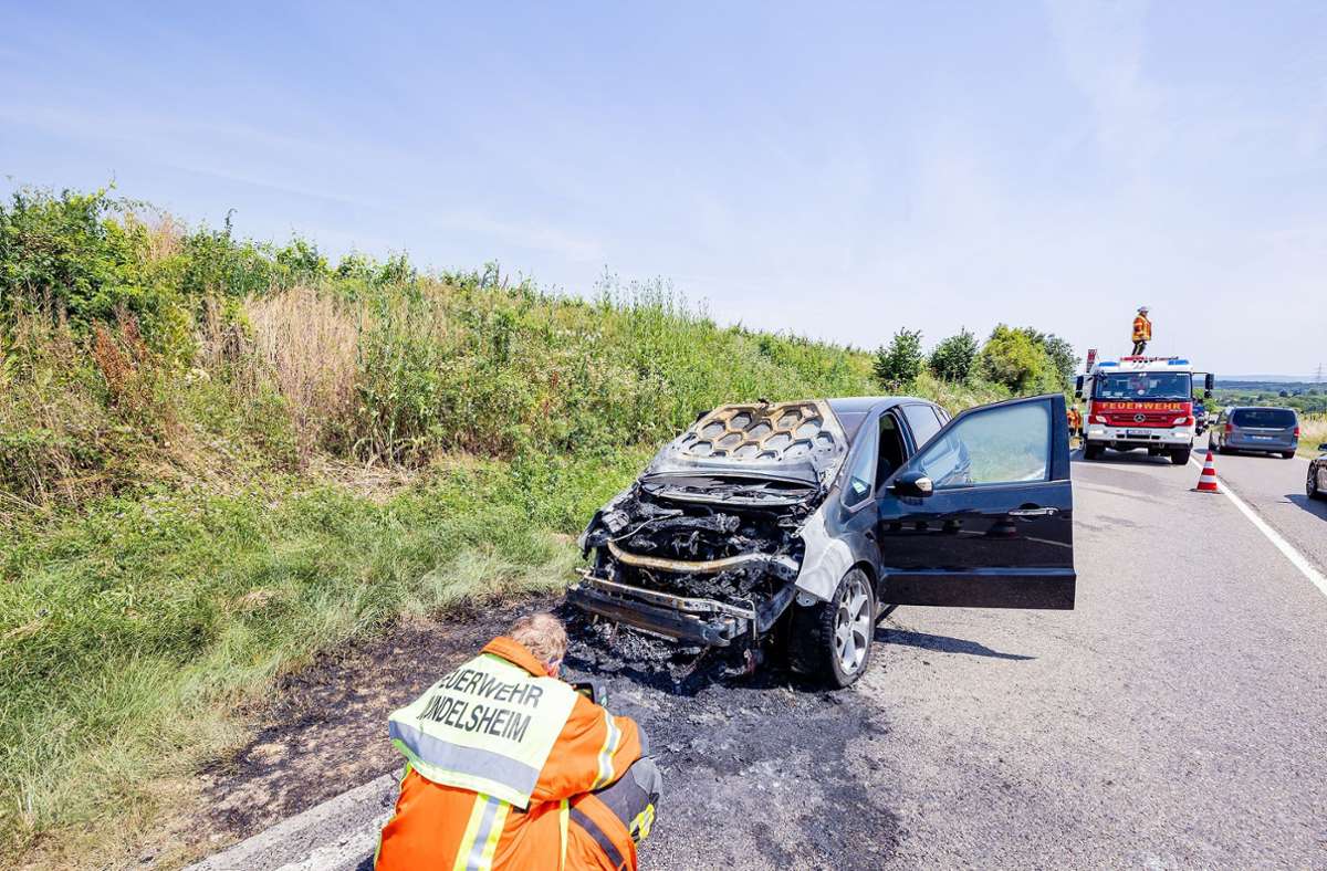 Unfall bei Mundelsheim: Wenn das Auto plötzlich  Feuer fängt