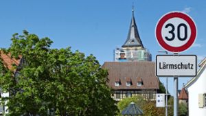 Die Geschwindigkeitsbeschränkung in der Hauptstraße und anderen  Straßen in Großsachsenheim soll helfen, den Lärm zu senken. Foto: /Oliver Bürkle