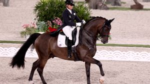 Dorothee Schneider, hier auf ihrem Pferd Showtime, gewann bei Olympia in Japan Gold mit der deutschen Mannschaft. Die Chancen stehen gut, dass sie auch beim ersten Internationalen Ludwigsburger Dressurfestival am Monrepos antritt. Nennungsschluss ist am 6. September. ⇥ Foto: Friso Gentsch