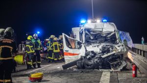 A81 bei Ludwigsburg: Schwerer Unfall fordert zwei Verletzte – A81 für eine Stunde voll gesperrt