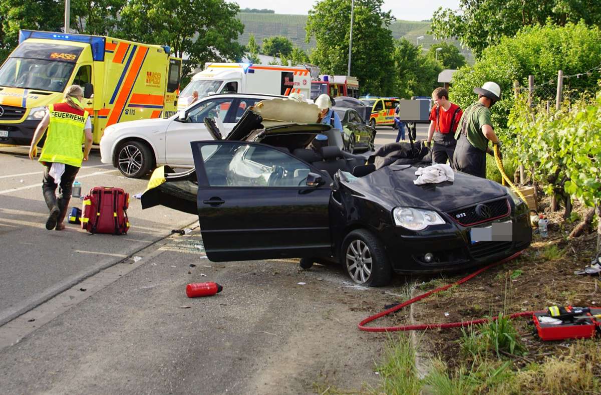 Unfall bei Mundelsheim: Vier Menschen nach Kollision schwer verletzt